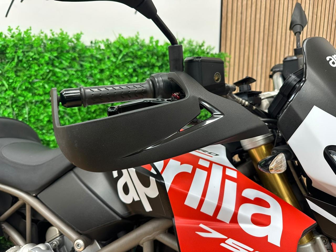 APRILIA DORSODURO 750 FACTORY / DA 99€ AL MESE