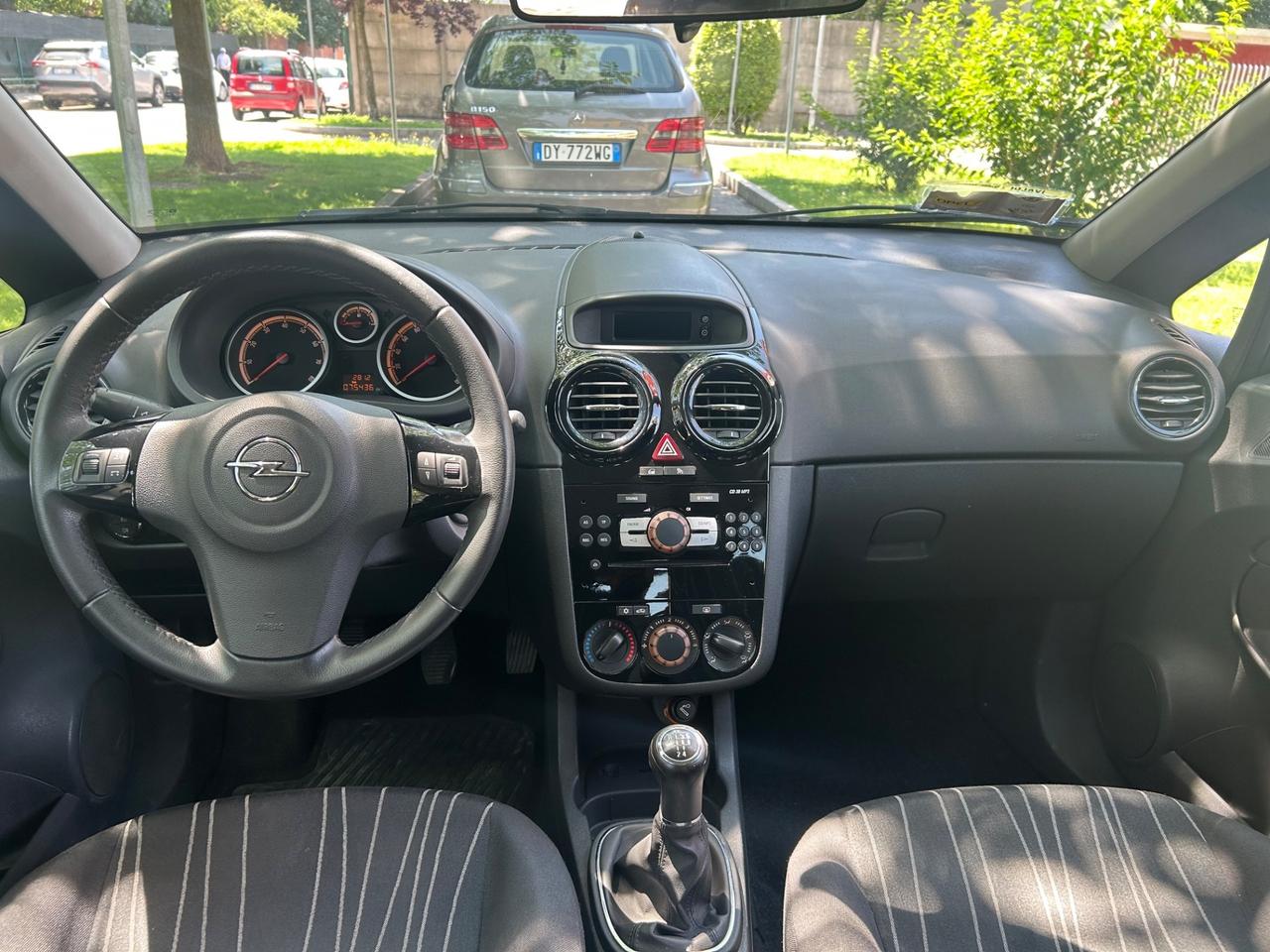 Opel Corsa 1.2 5 porte Club