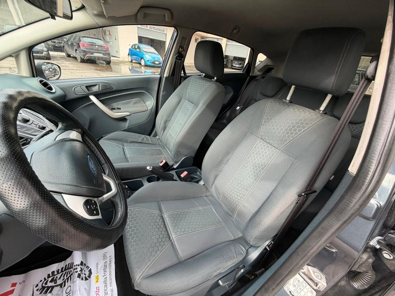 Ford Fiesta 1.4 TDCi 68CV 5 porte Titanium