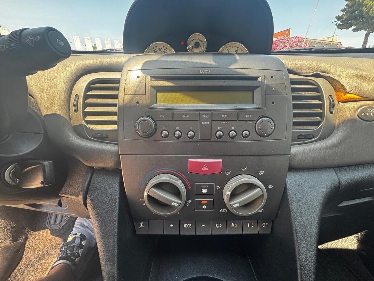 Lancia Ypsilon 1.2 16V Argento