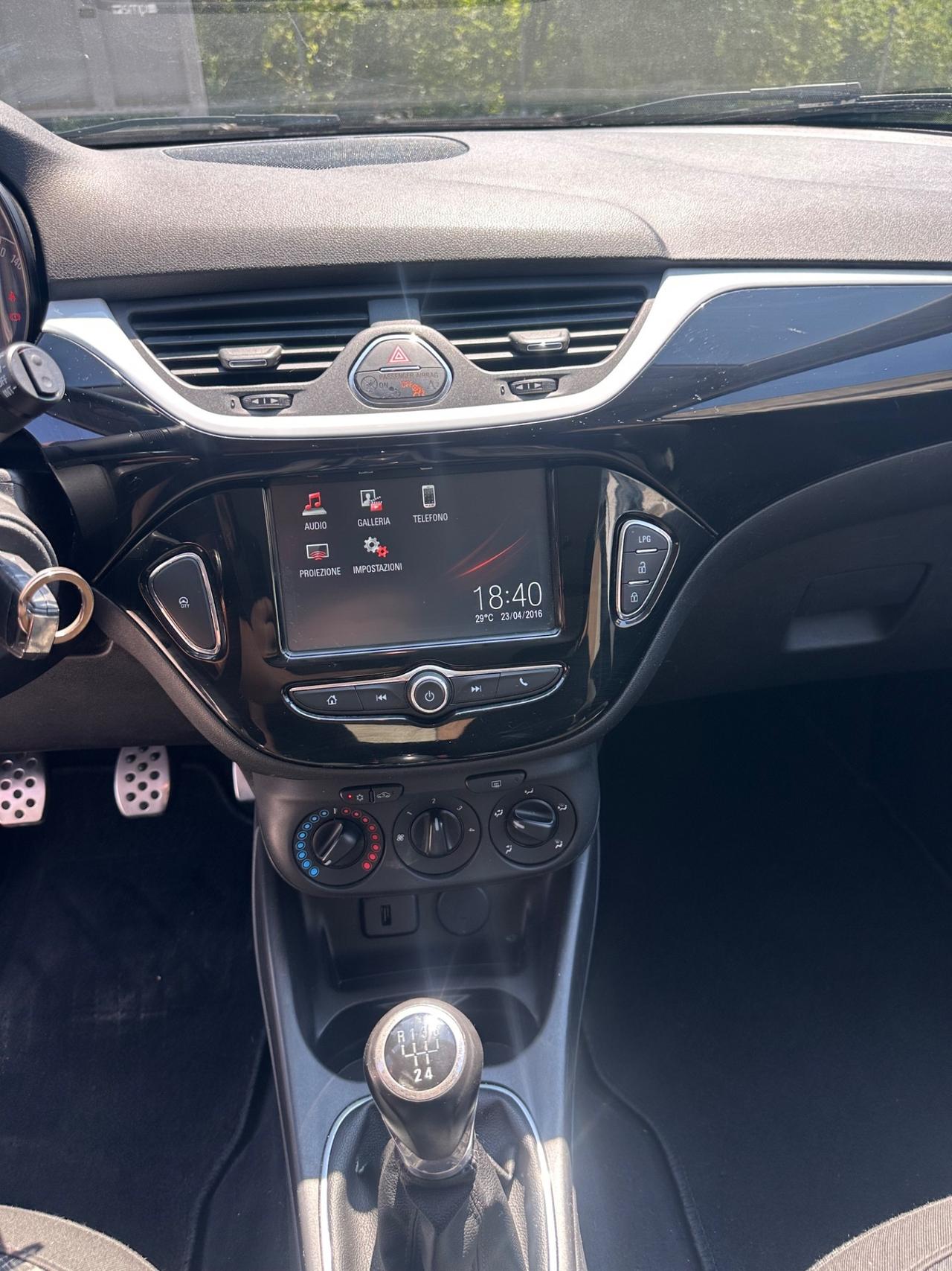Opel Corsa 1.4 90CV GPL Tech 5 porte Neopatentati