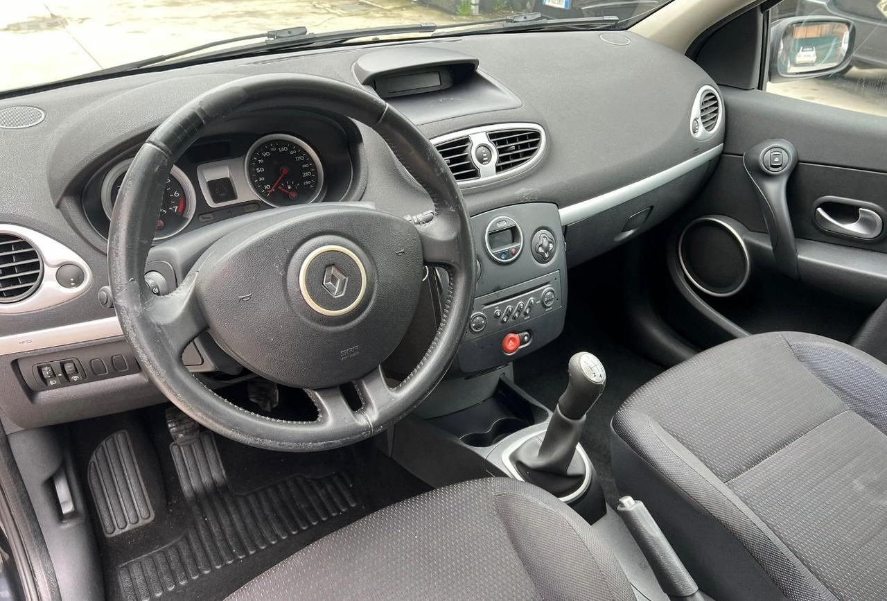 Renault Clio 1.4 benzina motore sostituito 80000km