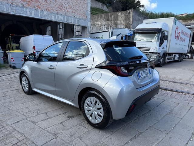 TOYOTA Yaris 1.5 Hybrid 5 porte Business