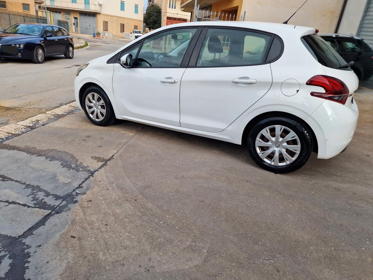 Peugeot 208 BlueHDi 75 5 porte Allure