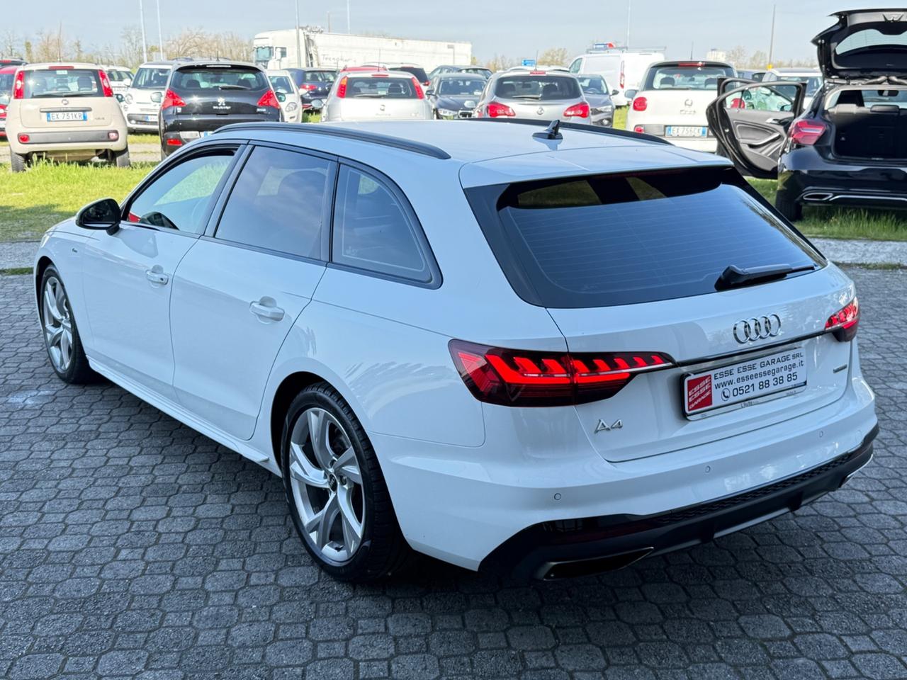 Audi A4 Avant 40 TDI quattro S tronic S line|BLACK LINE