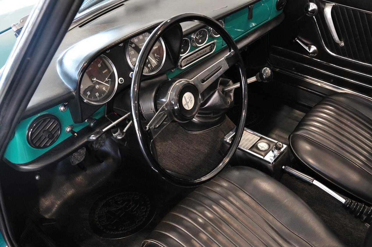 Alfa Romeo Spider 1300 Junior Duetto osso di seppia RIAR conservata