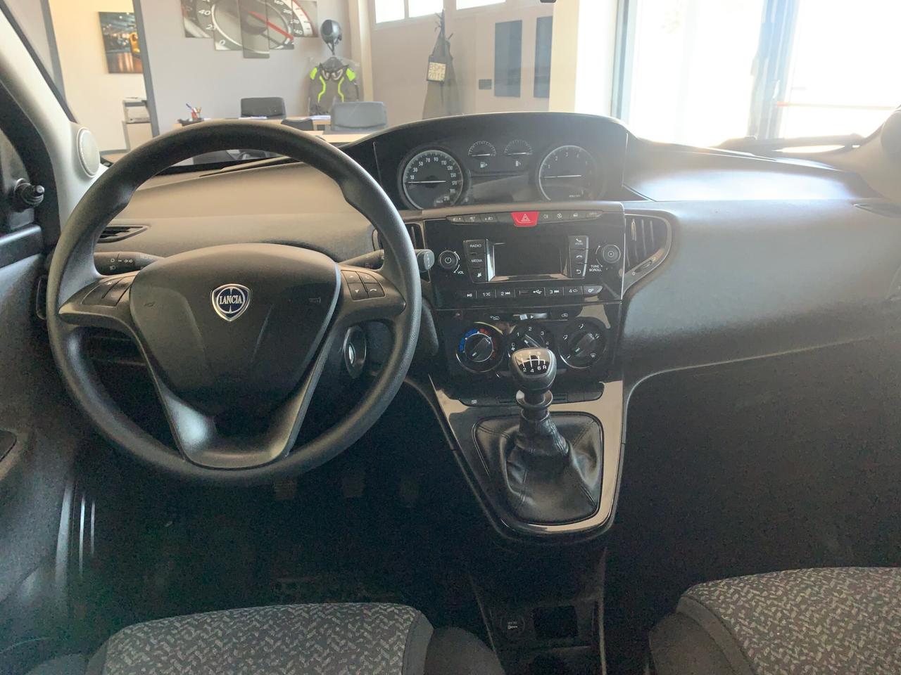 Lancia Ypsilon 1.0 FireFly 5 porte S&S Hybrid Silver