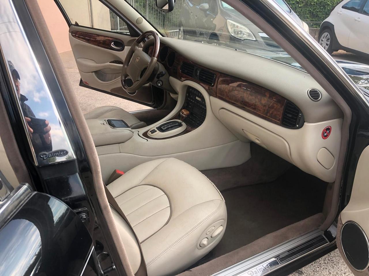 Jaguar XJ Daimler 4.0 cat