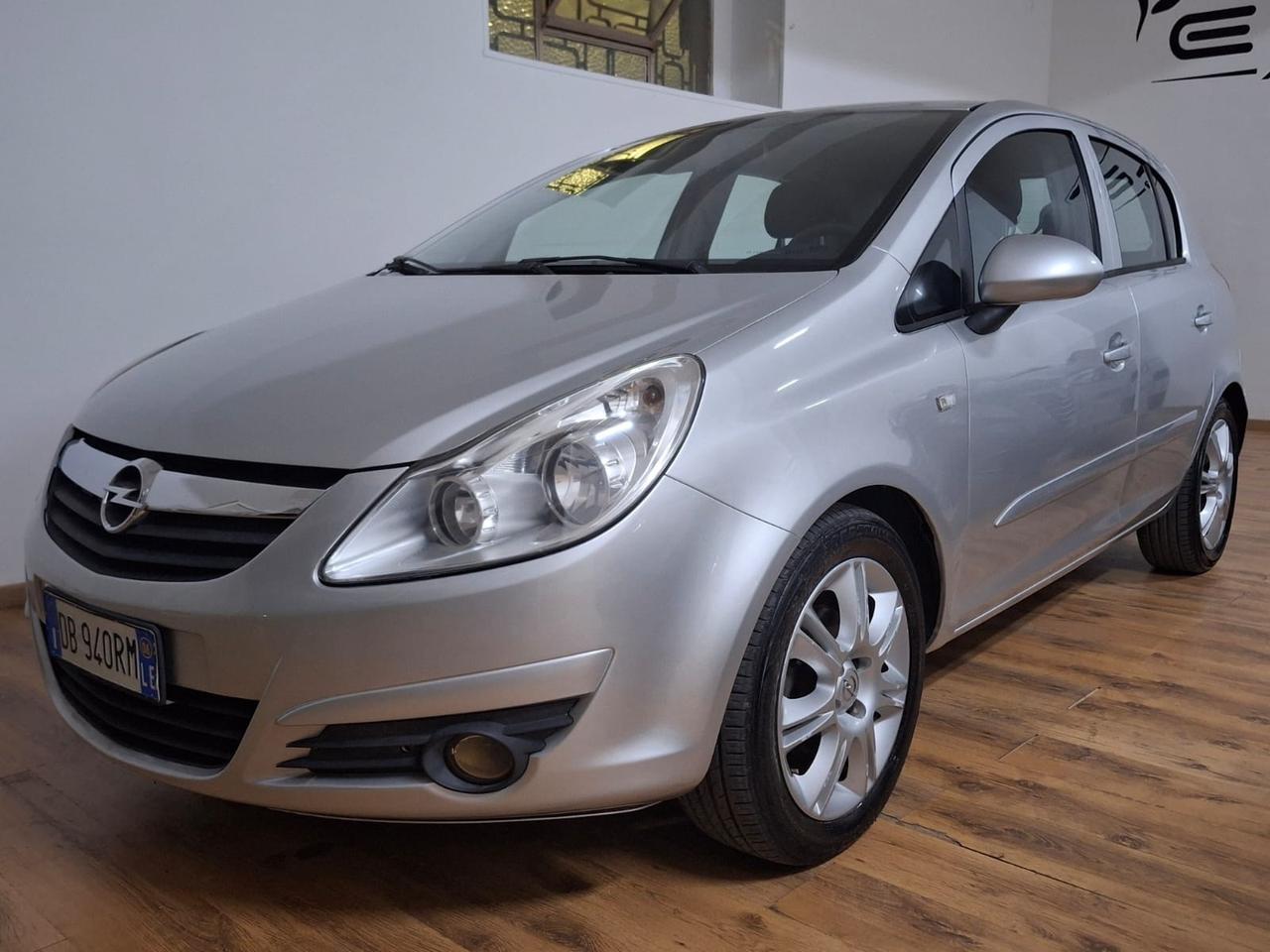 Opel Corsa 1.2 5 porte Cosmo