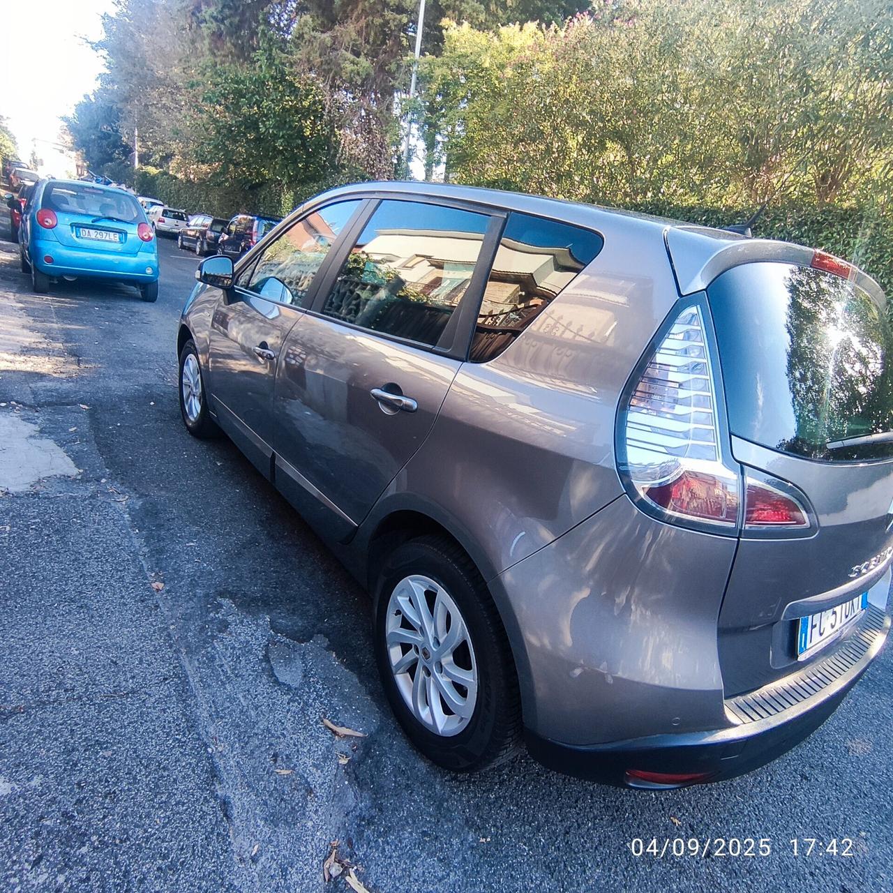 Renault Scenic Scénic XMod dCi 110 CV EDC Limited