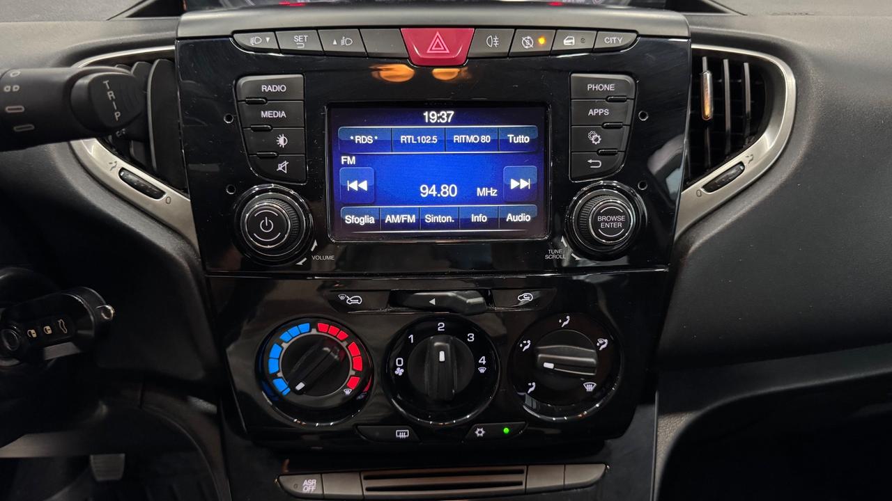 Lancia Ypsilon 1.3 MJT 16V 95 CV 5 porte S&S Silver