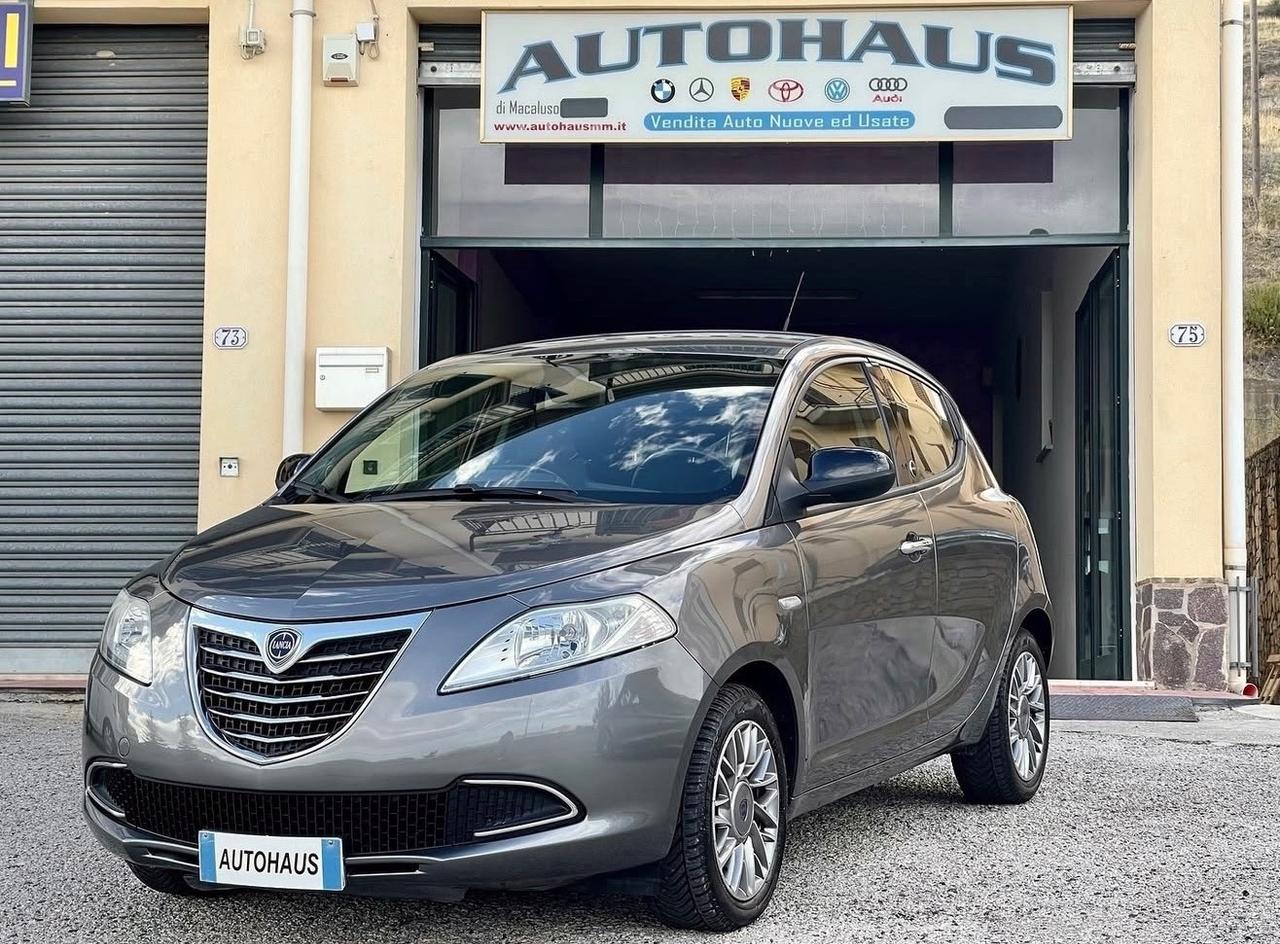 Lancia Ypsilon 1.2 69 CV 5 porte NEOPATENTATI