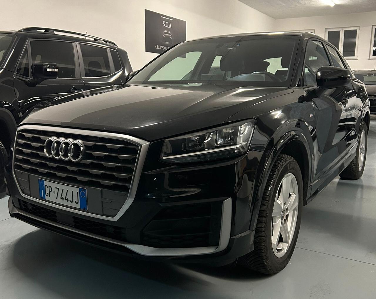 Audi Q2 30 TDI S tronic Identity Black