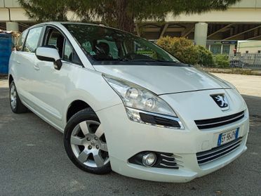 Peugeot 5008 1.6 HDi 112CV cambio robotizzato Tecno