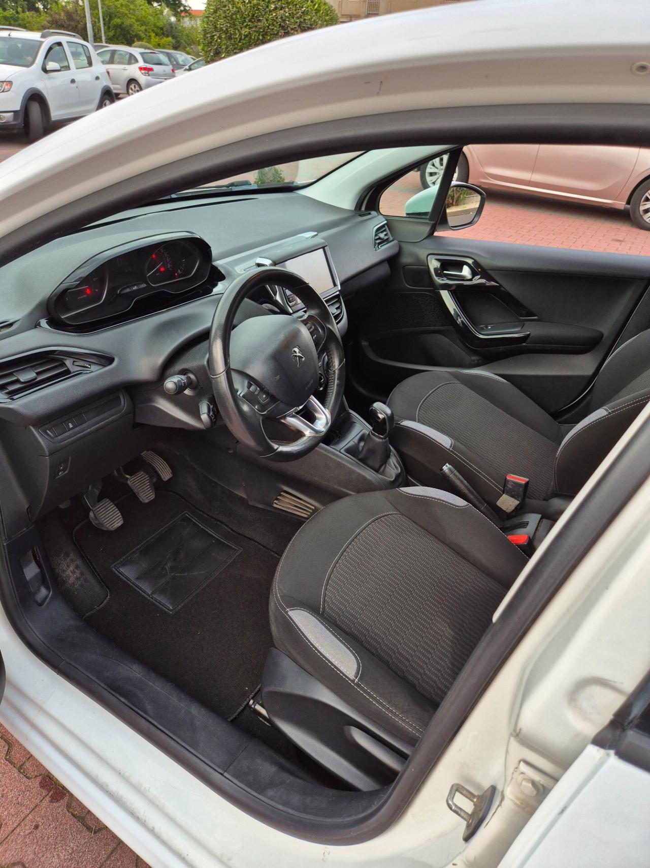 Peugeot 208 PureTech 82 5 porte Allure