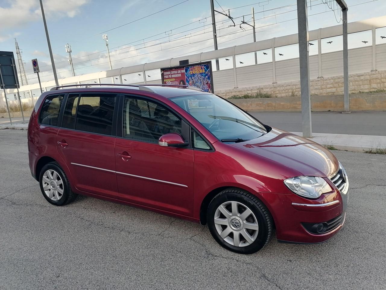 Volkswagen Touran 2.0 TDI HIGHLINE 7 POSTI 2009