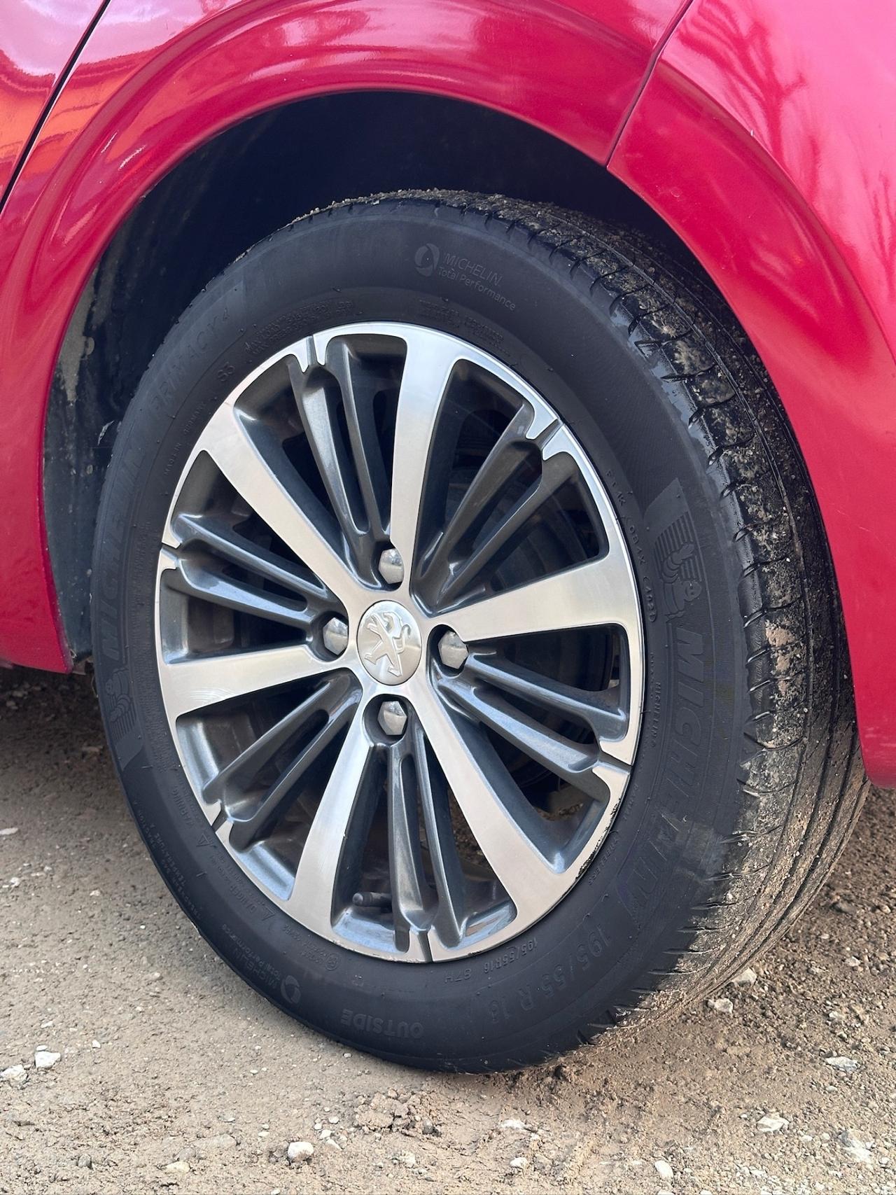 Peugeot 208 PureTech 82 5 porte Allure solo 150mila km