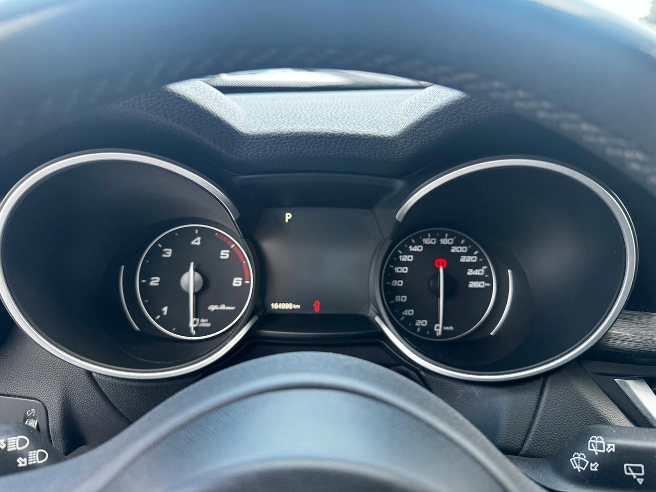 Stelvio 2.2 Turbodiesel 180 CV AT8 RWD Business