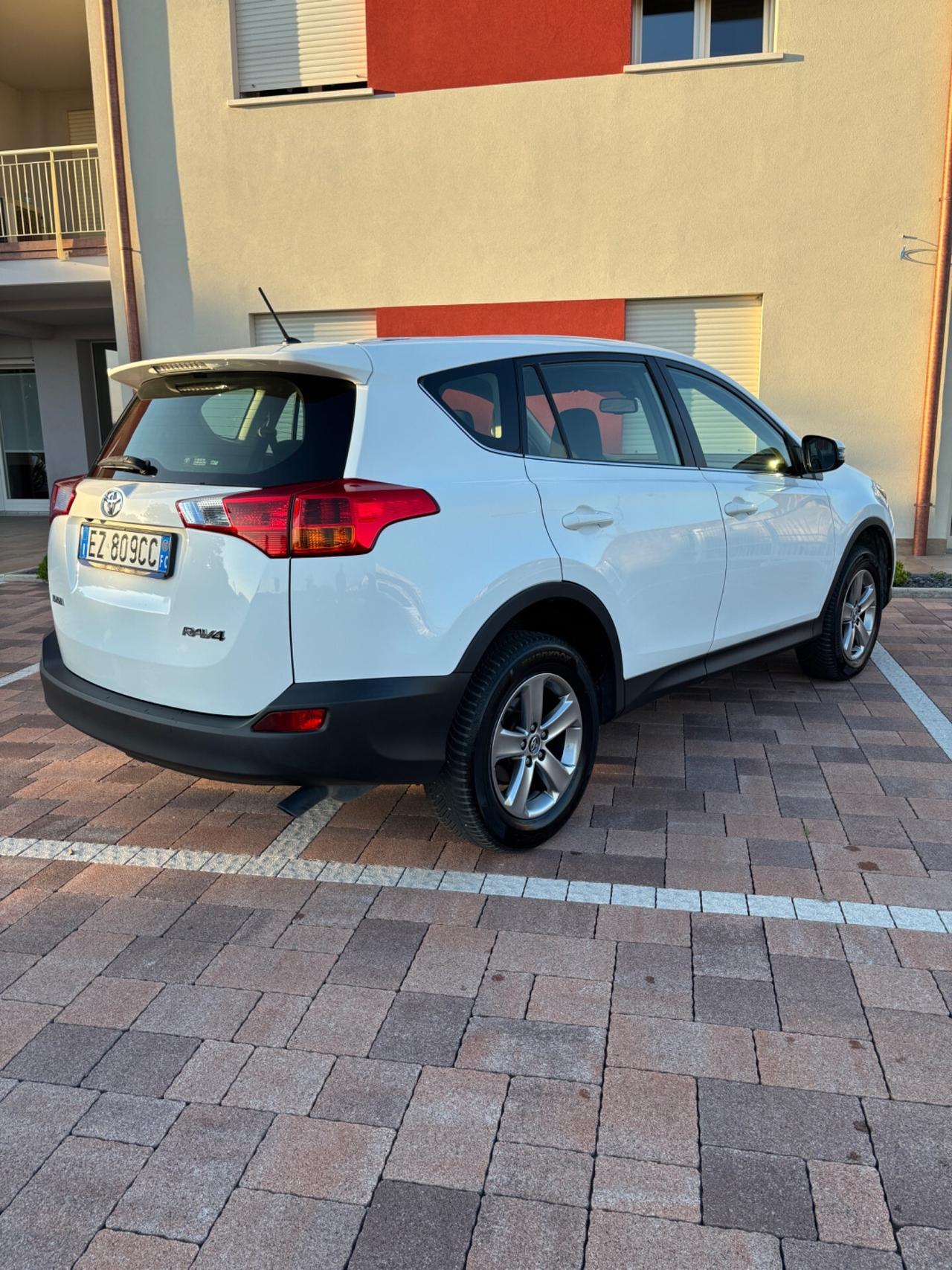 Toyota RAV 4 RAV4 2.0 D-4D 2WD Active