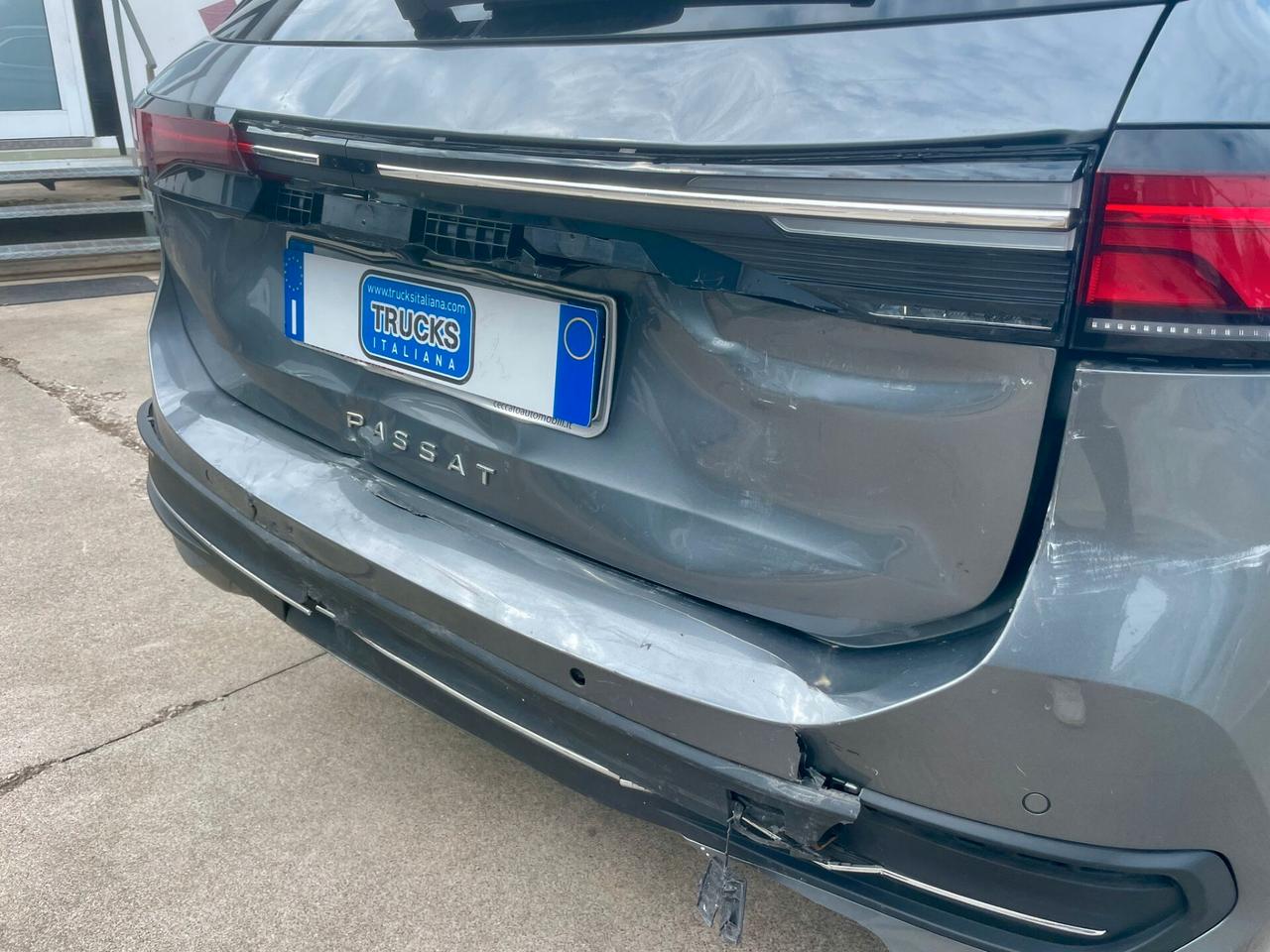 VW Passat Variant 2.0 TDI SCR EVO DSG Business * SINISTRATA*