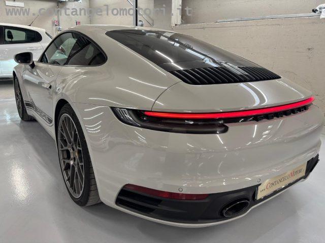 PORSCHE 911 Carrera