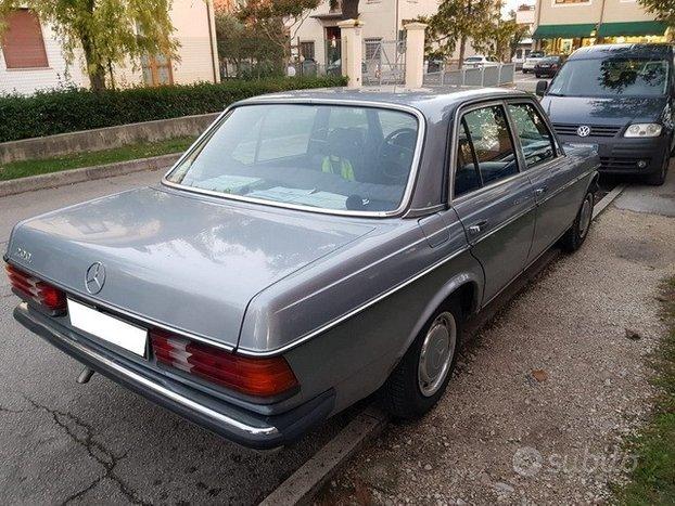 Mercedes Tre Volumi (W123) 200 Metano