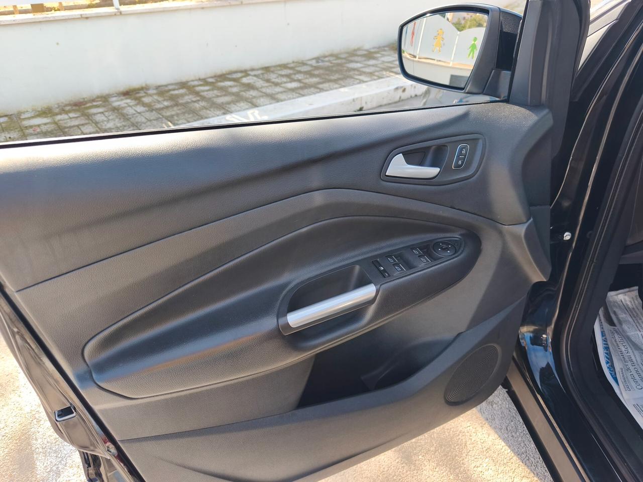 Ford Kuga 1.5 TDCI 120 CV S&S 2WD Titanium