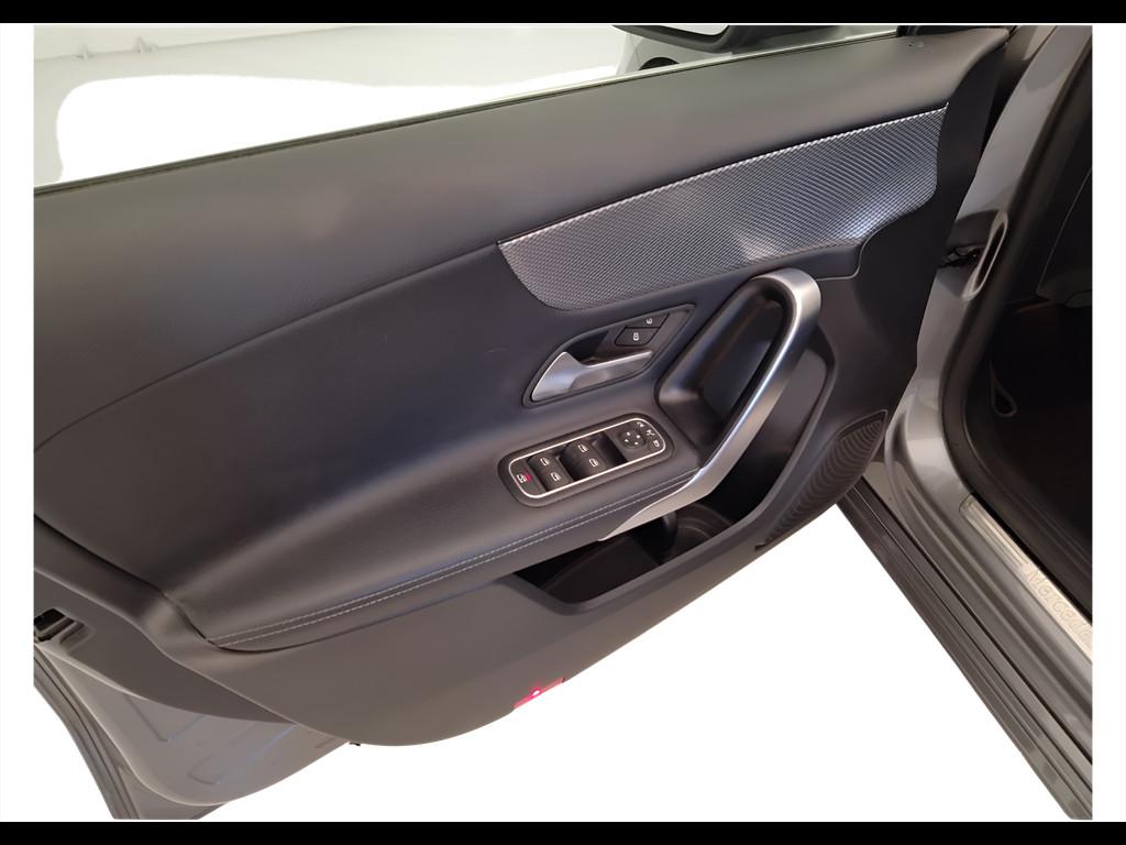 Mercedes-Benz Classe A - W177 2018 - A 180 d Sport auto