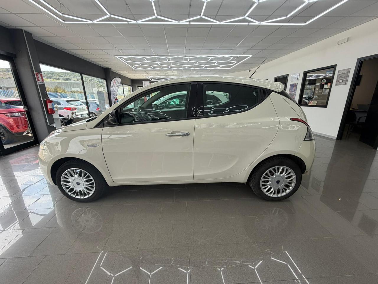 Lancia Ypsilon 1.2 69 CV 5 porte Gold