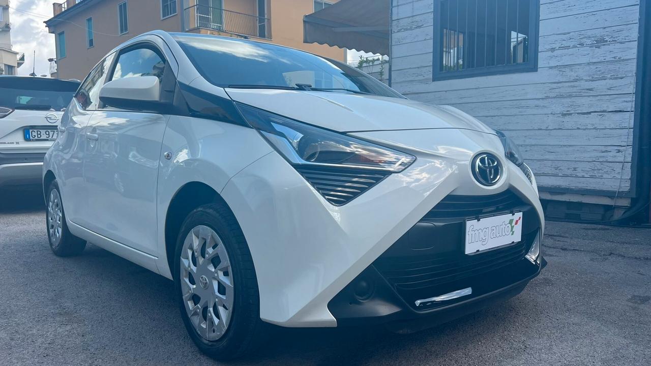 Toyota Aygo Connect 1.0 VVT-i 72 CV 5 porte x-clusiv