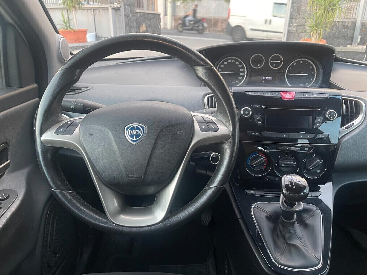 Lancia Ypsilon 1.2 69 CV Ecochic Platinum