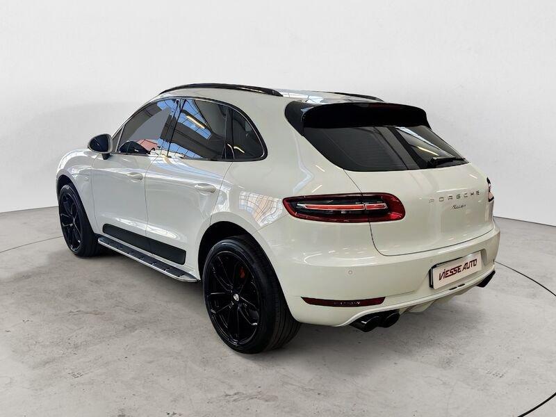 Porsche Macan -