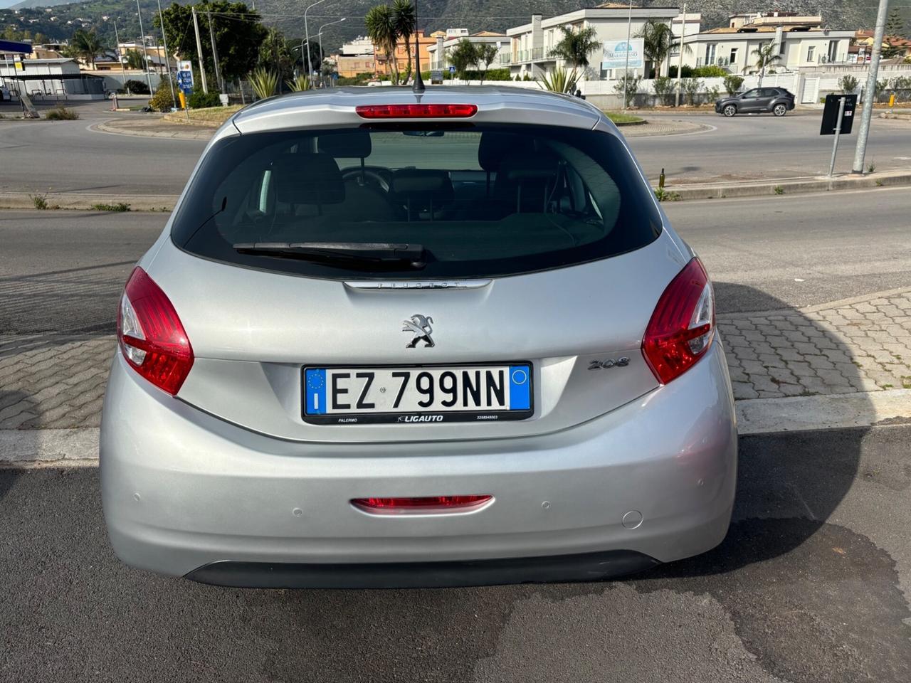 Peugeot 208 1.4 HDi 68 CV 5 porte Allure