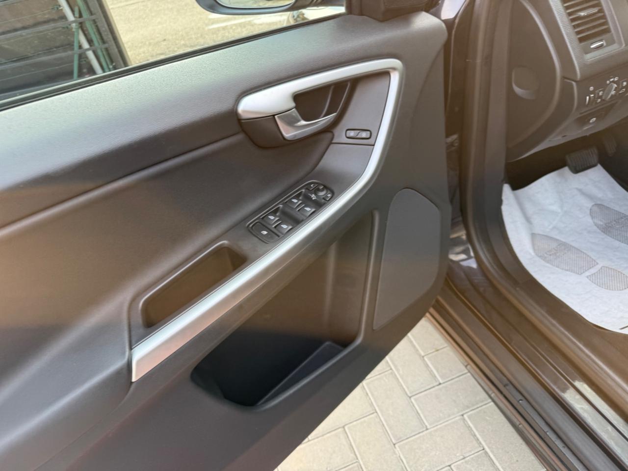 Volvo XC 60 D5 AWD Geartronic Momentum