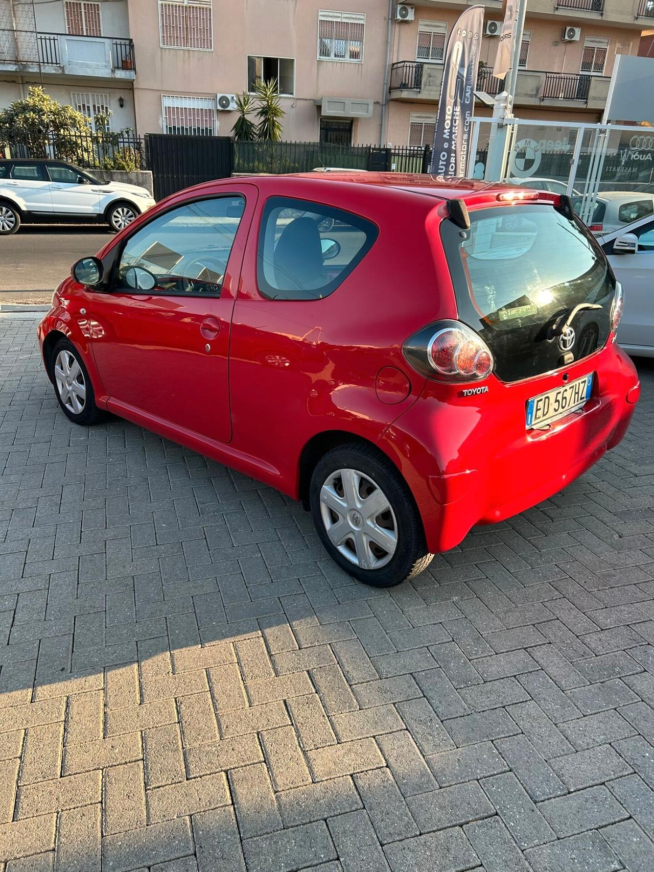 Toyota Aygo 1.0 12V VVT-i 3 porte Sol Red Edition