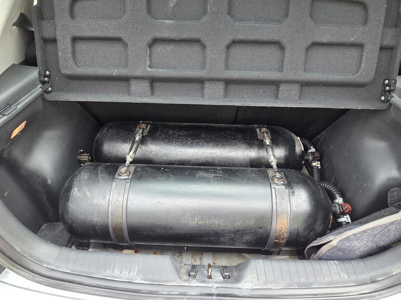 Hyundai Accent 1.4 DYNAMIC METANO -soli km 65.000-