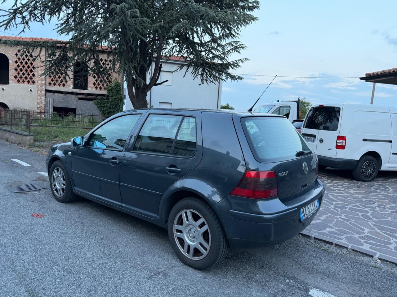 Volkswagen Golf 1.6 16V cat 5 porte Highline