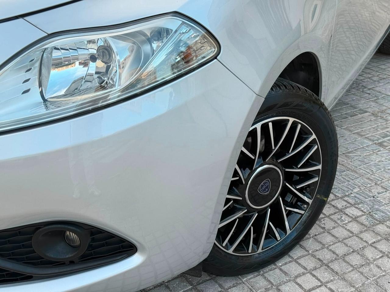 Lancia Ypsilon 1.0 FireFly 5 porte S&S Hybrid Gold