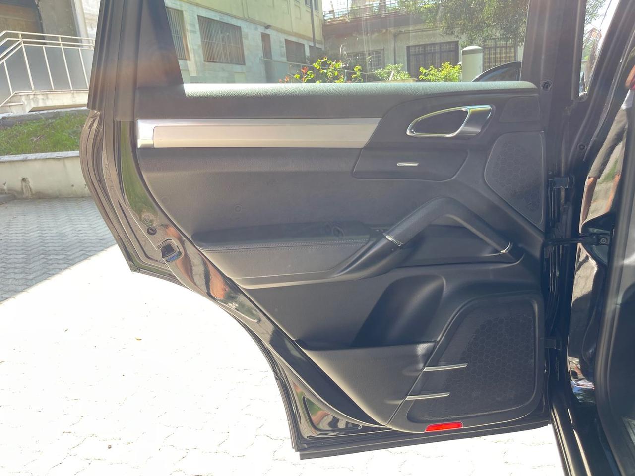 Porsche Cayenne Platinum Edition 3.0 #6240