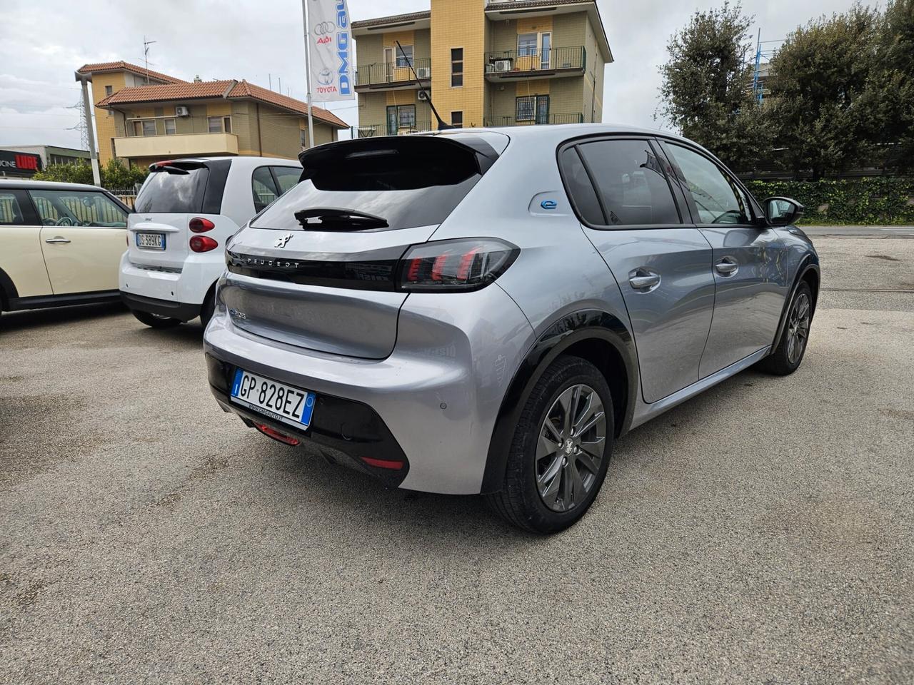 Peugeot 208 motore elettrico 136 CV 5 porte Allure