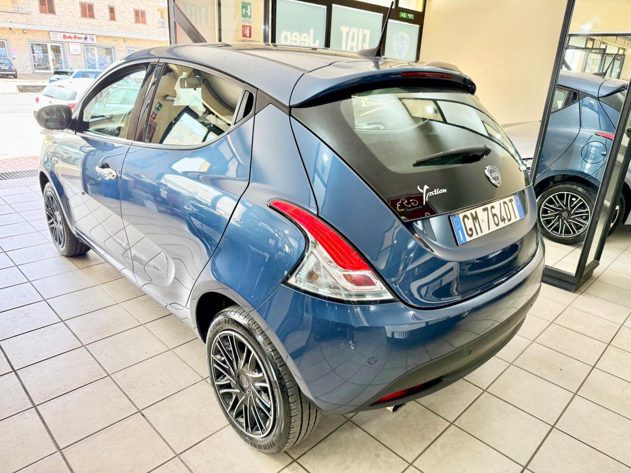 Lancia Ypsilon 1.0 FireFly 5 porte S&S Hybrid Gold