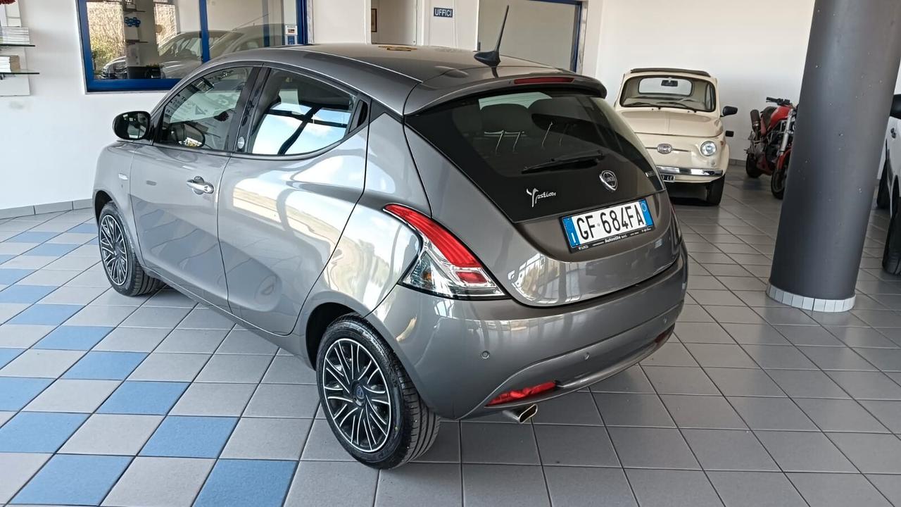 Lancia Ypsilon 1.0 FireFly 5 porte S&S Hybrid Ecochic Gold