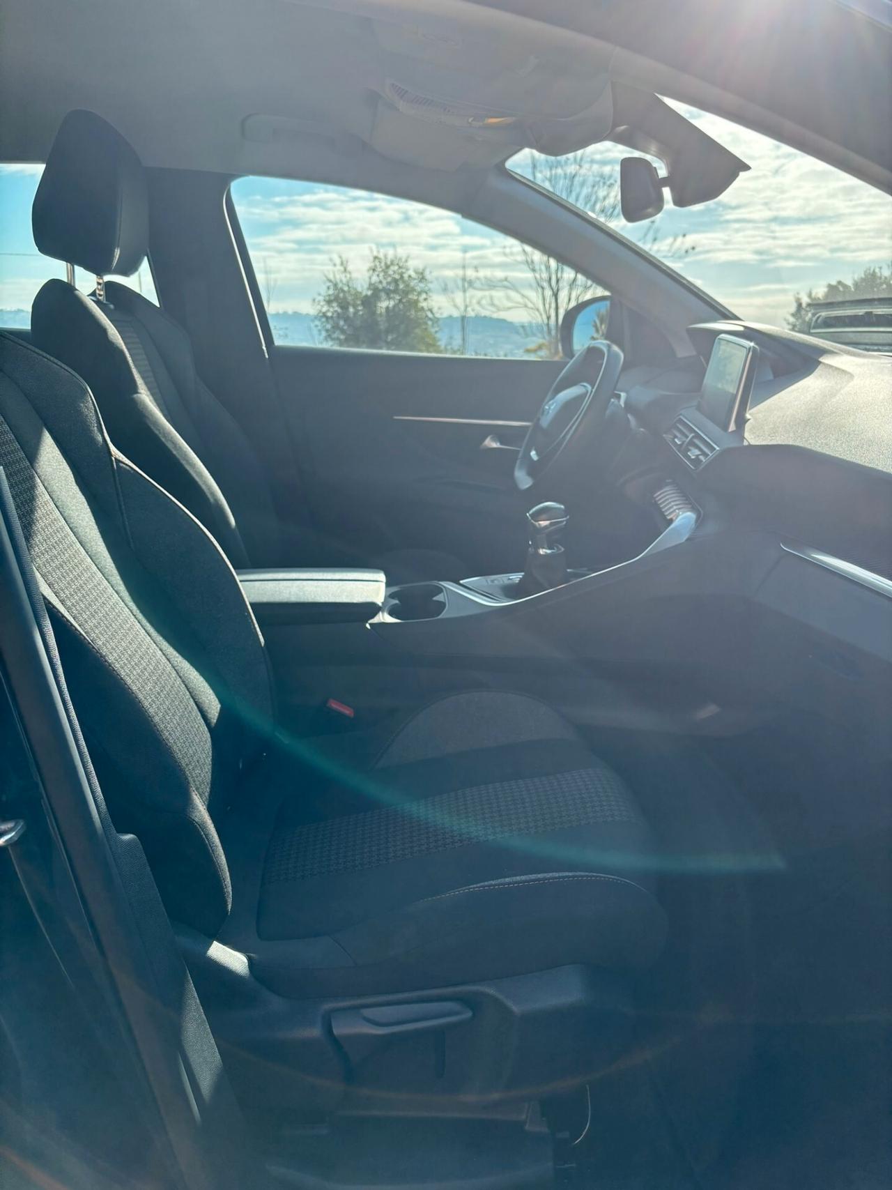 Peugeot 3008 BlueHDi 130 S&S EAT8 Active Pack