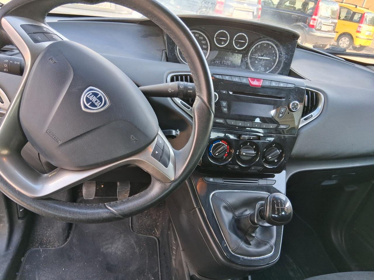 Lancia Ypsilon 1.2 69 CV 5 porte S&S Silver