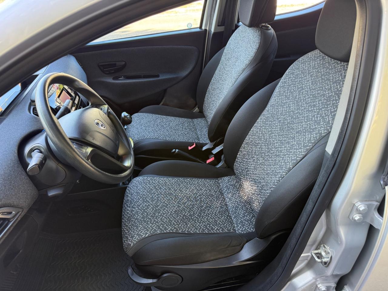 Lancia Ypsilon 1.2 69 CV 5 porte S&S Platinum