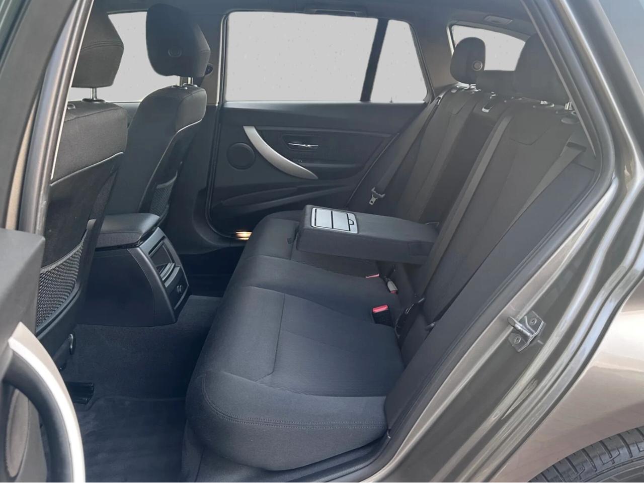 BMW 318d Touring Automatica, Fari full LED, Navi professional