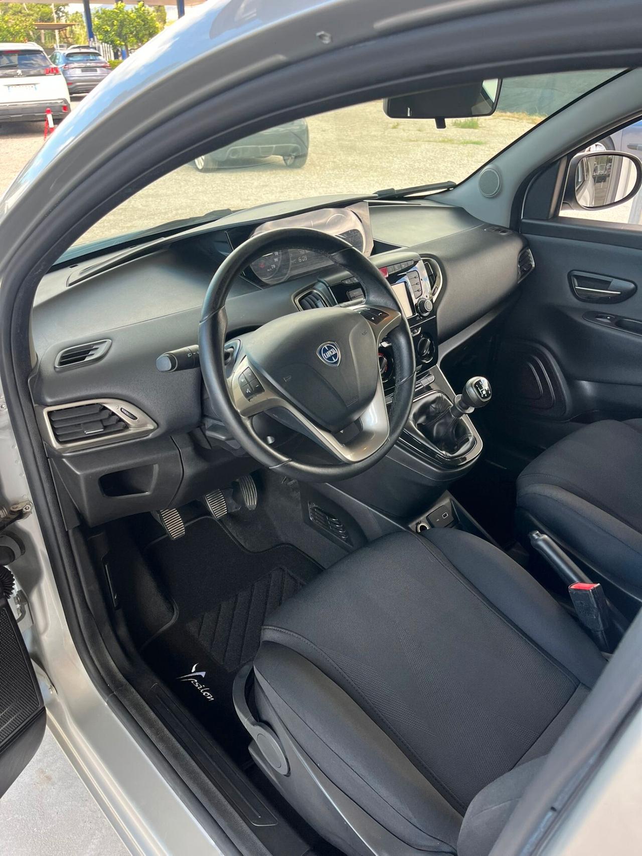 Lancia Ypsilon 1.2 69 CV 5 porte S&S Platinum