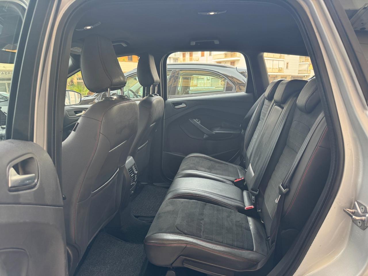Ford Kuga 2.0 TDCI 150 CV S&S 4WD Powershift ST-Line