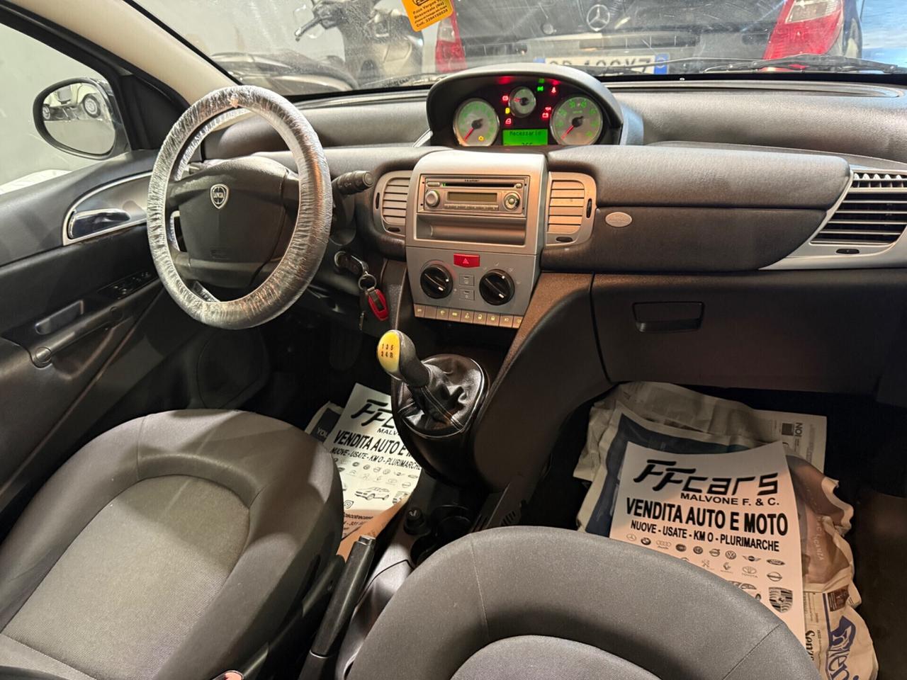 Lancia Ypsilon 1.3 MJT 75 CV Unyca