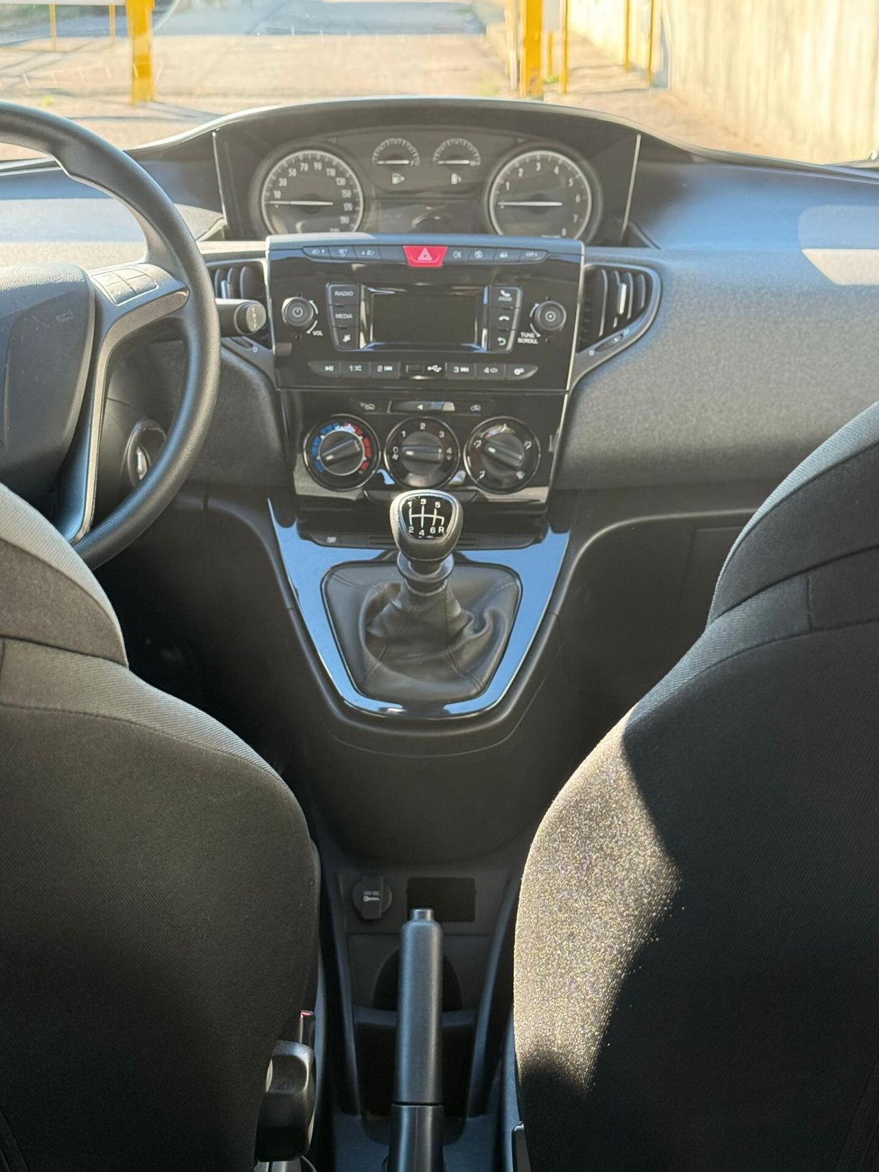 Lancia Ypsilon 1.0 FireFly 5 porte S&S Hybrid Ecochic Gold